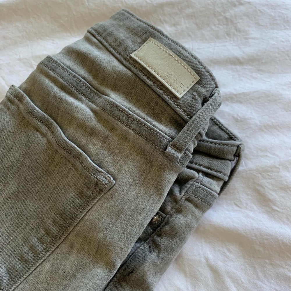 Light grey skinny jeans, size 25 short